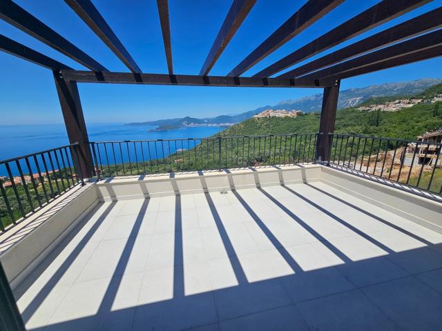 Vila sa bazenom i zivopisnim pogledom na prodaju Blizikuce, Budva