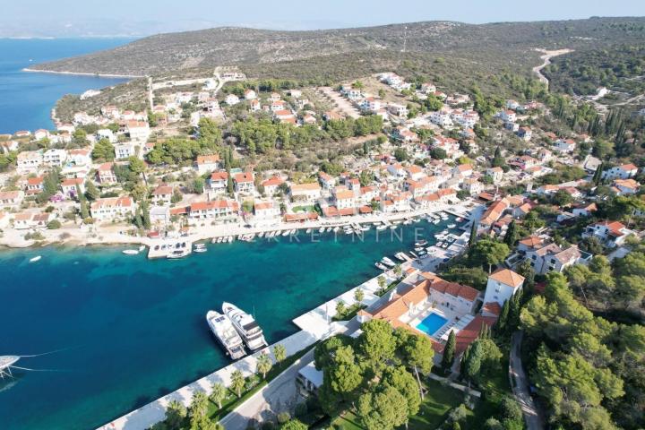 Šolta, Maslinica - jednosoban stan u centru Maslinice, 43 m2 PRODAJA