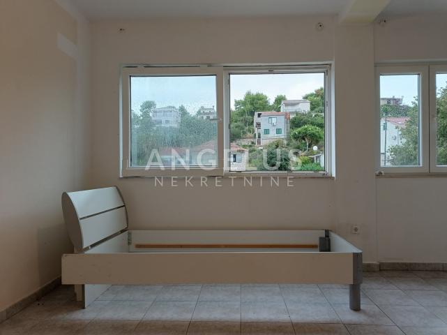 Šolta, Maslinica - jednosoban stan u centru Maslinice, 43 m2 PRODAJA
