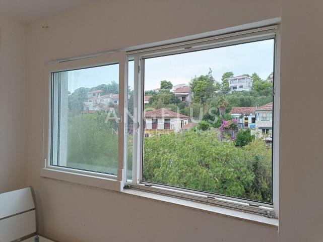 Šolta, Maslinica - jednosoban stan u centru Maslinice, 43 m2 PRODAJA