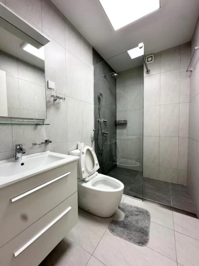 Luxuriöse Drei-Zimmer-Wohnung in Rozino, Budva, zu verkaufen