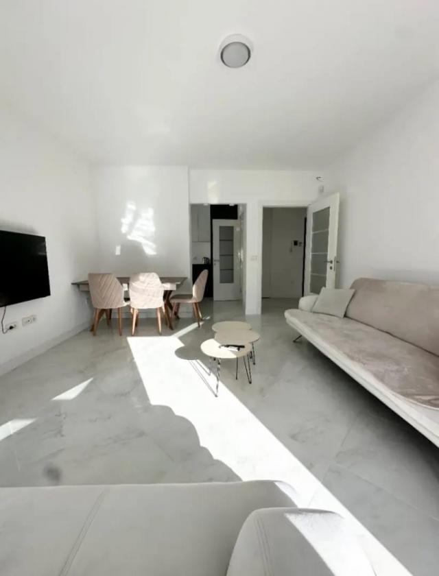 Luxuriöse Drei-Zimmer-Wohnung in Rozino, Budva, zu verkaufen