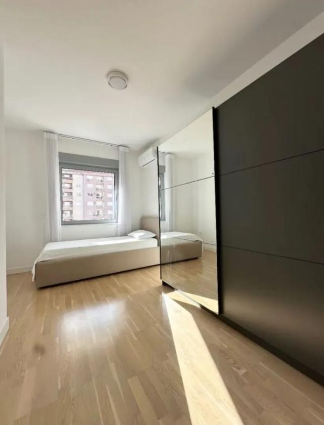 Luxuriöse Drei-Zimmer-Wohnung in Rozino, Budva, zu verkaufen
