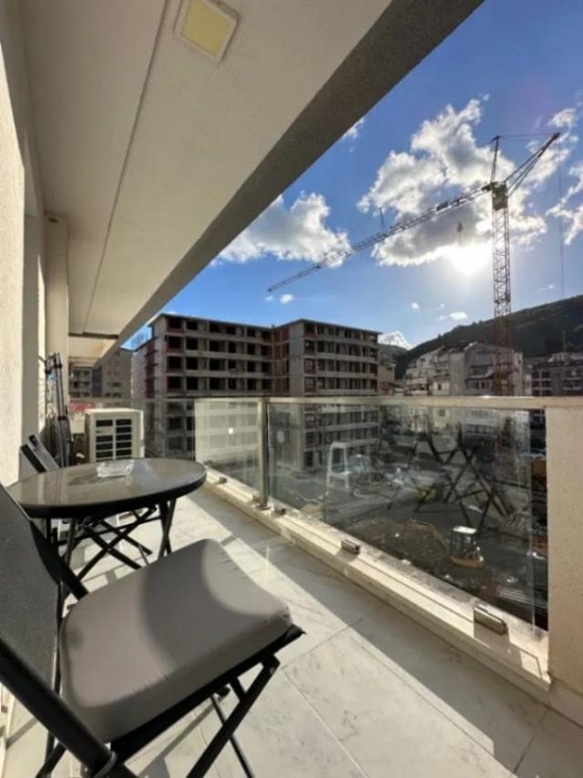 Luxuriöse Drei-Zimmer-Wohnung in Rozino, Budva, zu verkaufen