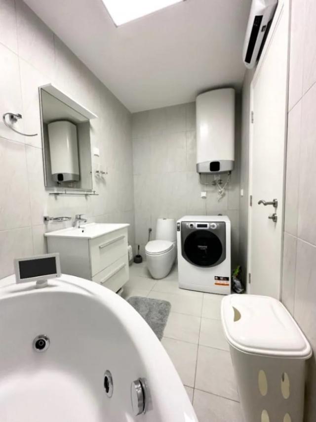 Luxuriöse Drei-Zimmer-Wohnung in Rozino, Budva, zu verkaufen