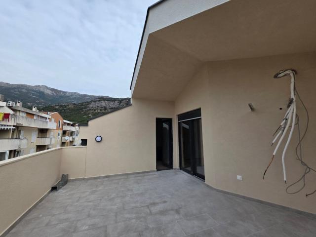 Jednosoban stan 55m² sa dodatnom galerijom 13 m² u novom stambeno poslovnoj zgradi-Budva, Adok