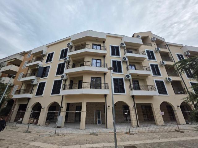 Jednosoban stan 55m² sa dodatnom galerijom 13 m² u novom stambeno poslovnoj zgradi-Budva, Adok