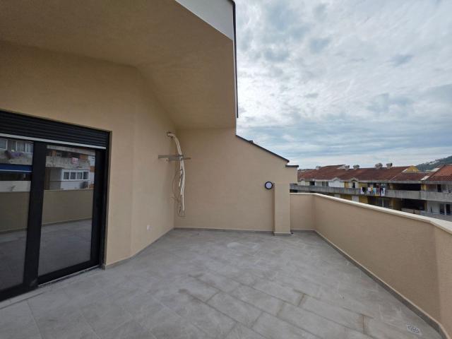 Jednosoban stan 55m² sa dodatnom galerijom 13 m² u novom stambeno poslovnoj zgradi-Budva, Adok