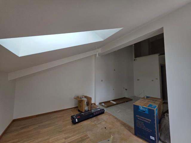 Jednosoban stan 55m² sa dodatnom galerijom 13 m² u novom stambeno poslovnoj zgradi-Budva, Adok