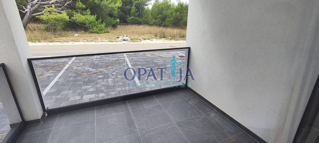 Vir Nova zgrada sa četiri apartmana, 300m do mora