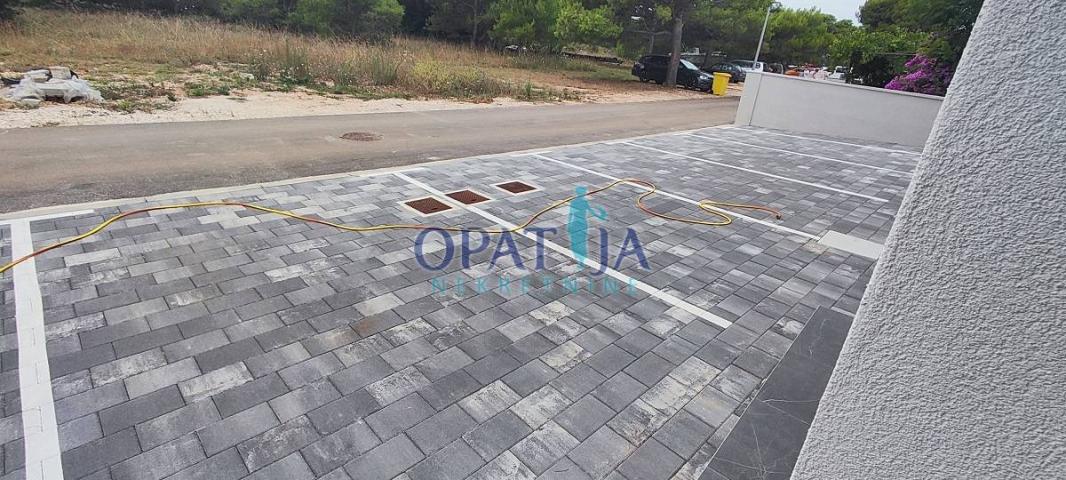 Vir Nova zgrada sa četiri apartmana, 300m do mora
