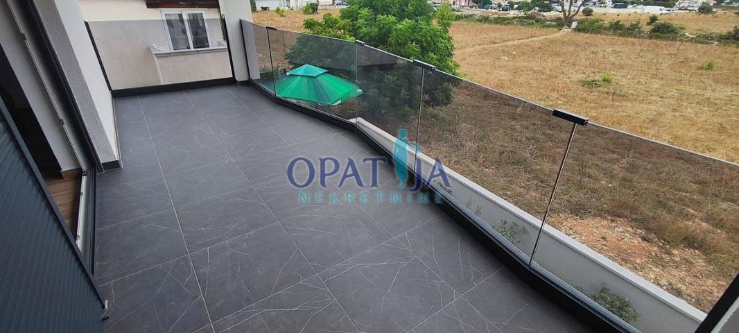 Vir Nova zgrada sa četiri apartmana, 300m do mora
