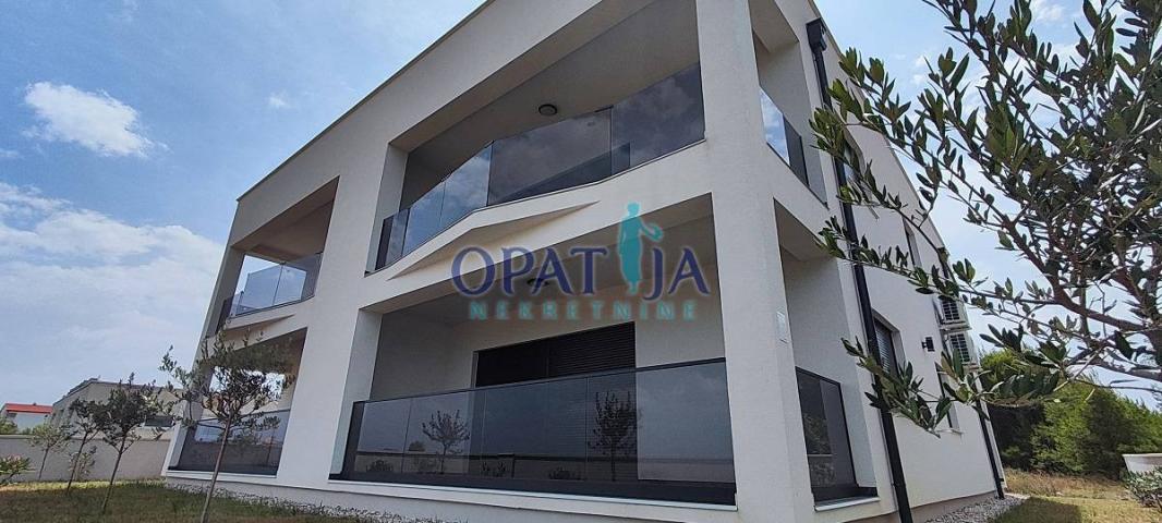 Vir Nova zgrada sa četiri apartmana, 300m do mora