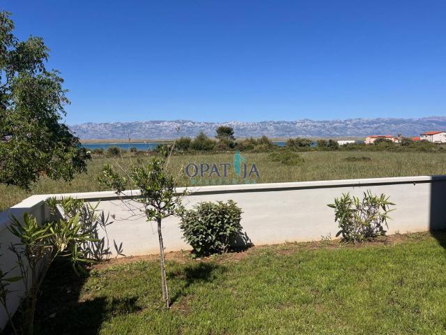 Vir Nova zgrada sa četiri apartmana, 300m do mora