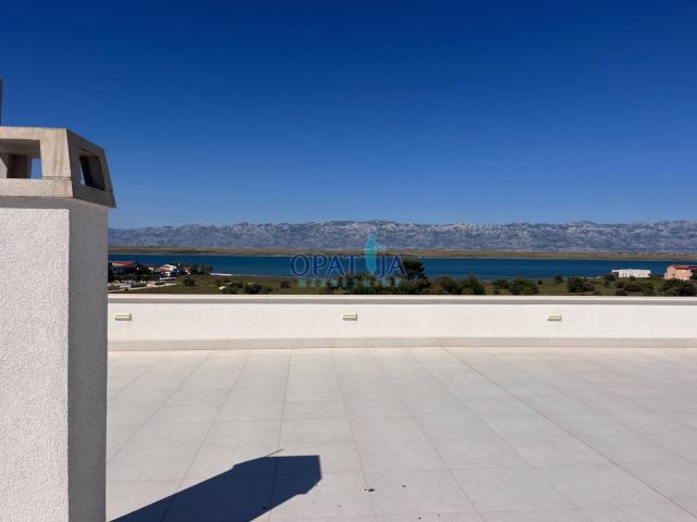 Vir Nova zgrada sa četiri apartmana, 300m do mora