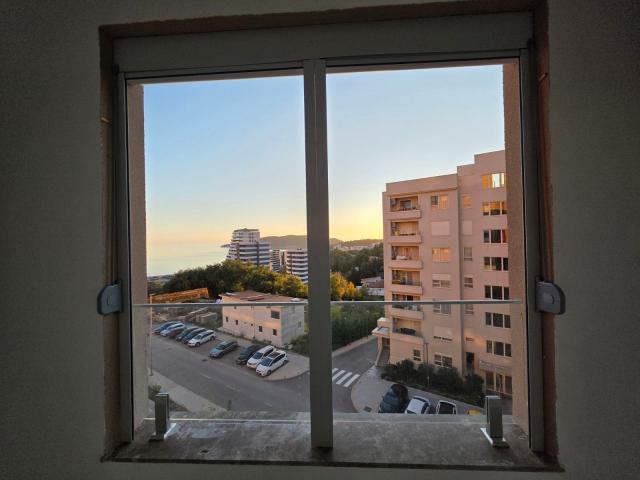 Dvosoban Stan 58m² s Pogledom na More u Bečićima – Nova Zgrada, Bez 3% Poreza!