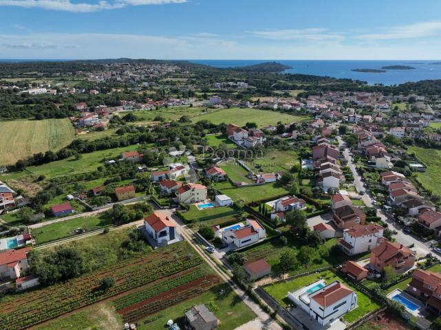 ATRAKTIVNO GRAĐEVINSKO ZEMLJIŠTE BLIZINA MORA
