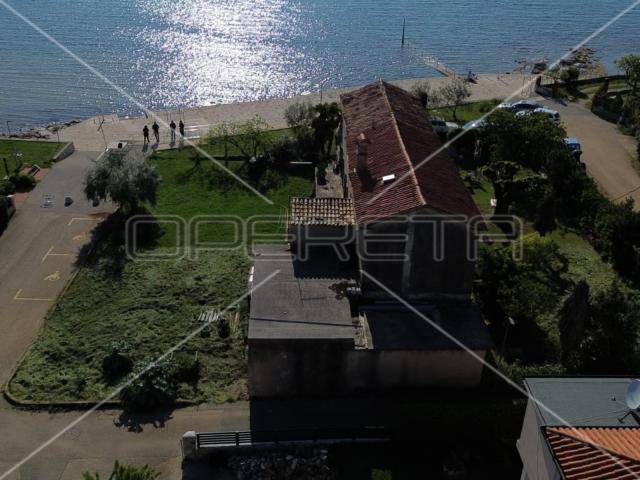 ISTRA, NOVIGRAD (OKOLIC) - Kuća uz more za adaptaciju