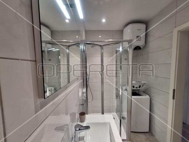 Apartmanska kuća u centru Jezera, investicija