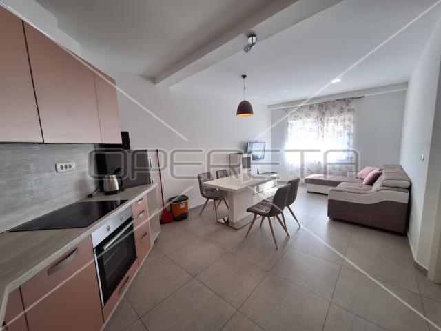 Apartmanska kuća u centru Jezera, investicija