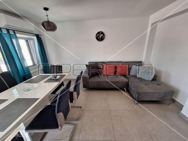 Apartmanska kuća u centru Jezera, investicija
