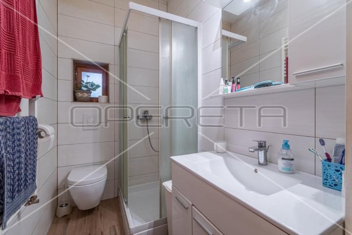 Apartmanska kuća u Puli s 5 apartmana, garažom i bazenom!