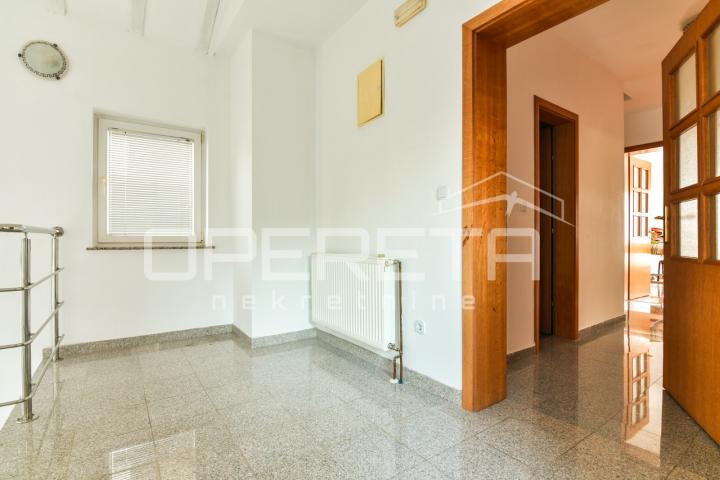 Prodaja, Kuća, Gajnice, Zelena magistrala, Samostojeća, 340m2