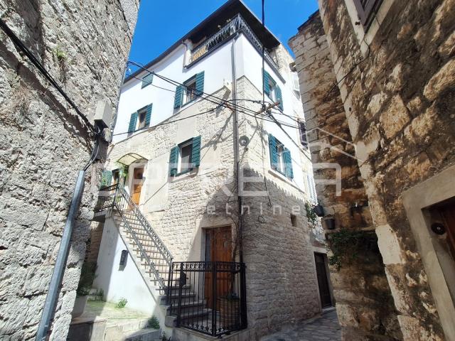 Renovirana kuća s 2 stana, Šibenik- Centar
