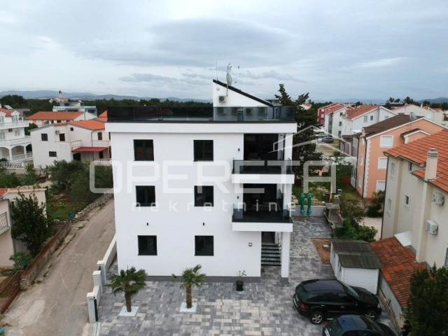 Kuća s 5 apartmana, Vodice- Srima