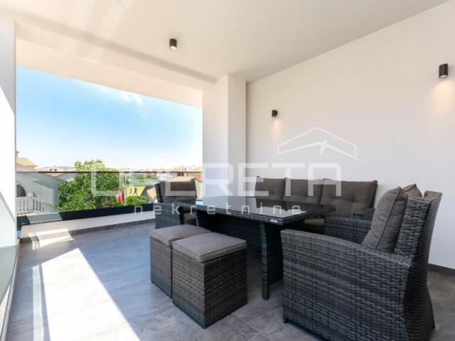 Kuća s 5 apartmana, Vodice- Srima