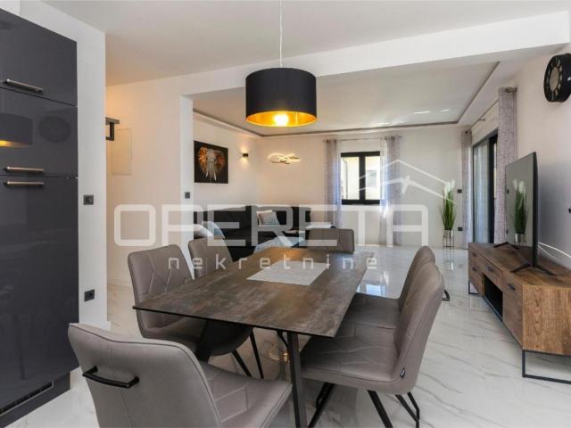 Kuća s 5 apartmana, Vodice- Srima