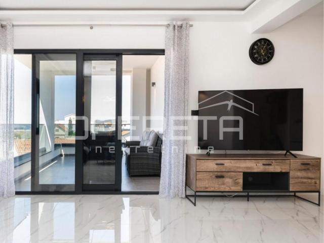 Kuća s 5 apartmana, Vodice- Srima
