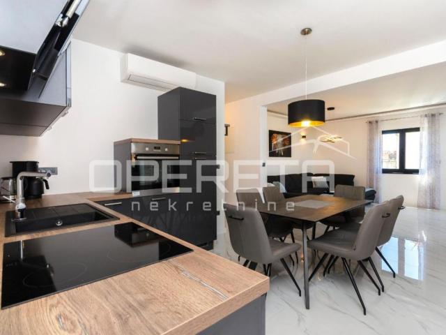 Kuća s 5 apartmana, Vodice- Srima