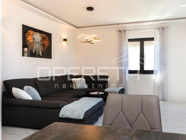 Kuća s 5 apartmana, Vodice- Srima