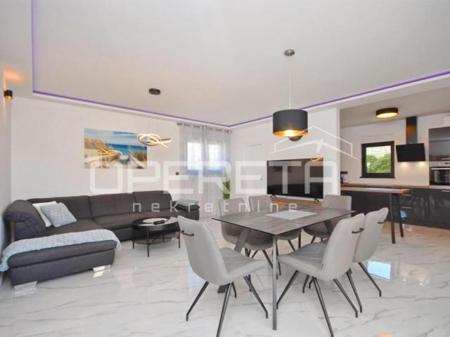 Kuća s 5 apartmana, Vodice- Srima