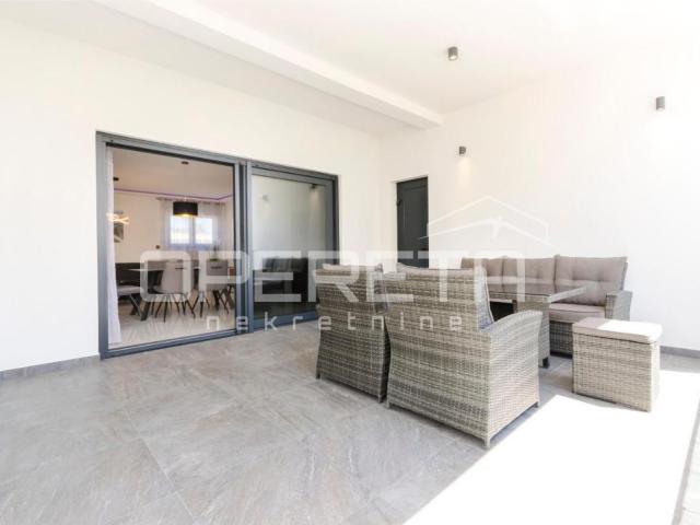Kuća s 5 apartmana, Vodice- Srima