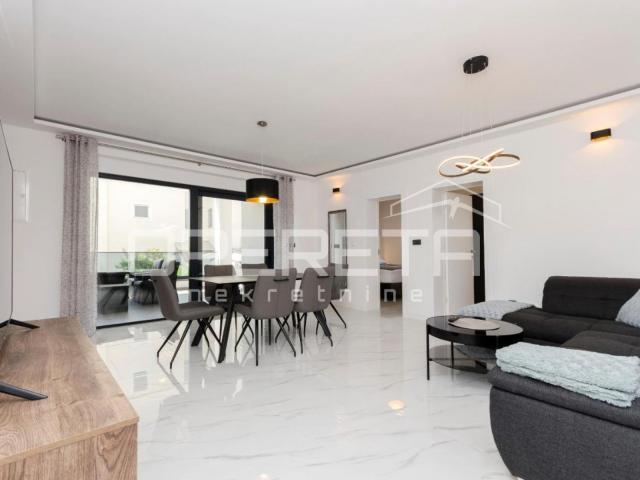 Kuća s 5 apartmana, Vodice- Srima