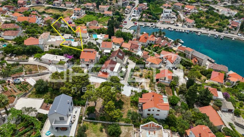 Kuća u Splitskoj na Braču, spoj prirode, komfora i pogleda na more