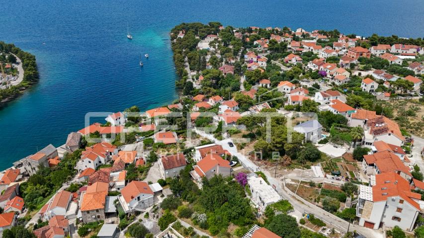Kuća u Splitskoj na Braču, spoj prirode, komfora i pogleda na more