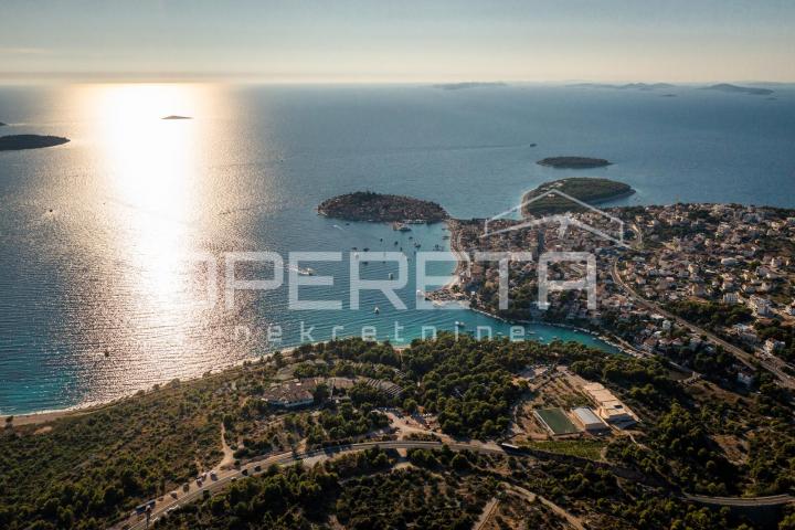 Investirajte u stil života – prostrana vila s bazenom pokraj Primoštena!