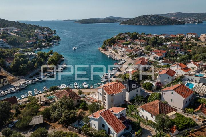 Ražanj - 1. red do mora - luksuzna vila useljiva i namještena
