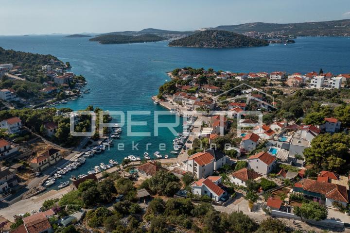Ražanj - 1. red do mora - luksuzna vila useljiva i namještena