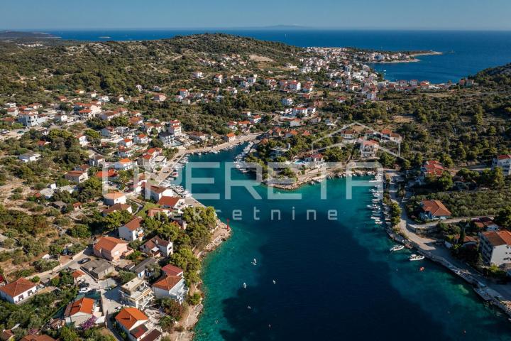 Ražanj - 1. red do mora - luksuzna vila useljiva i namještena