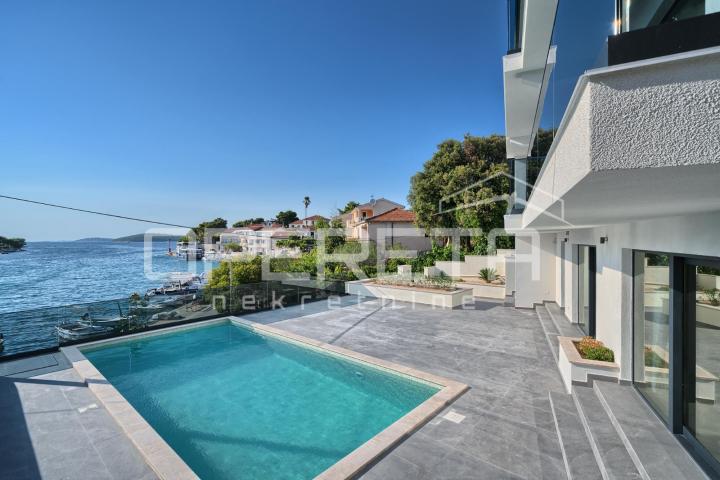 Ražanj - 1. red do mora - luksuzna vila useljiva i namještena