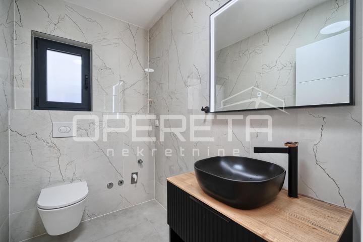 Ražanj - 1. red do mora - luksuzna vila useljiva i namještena
