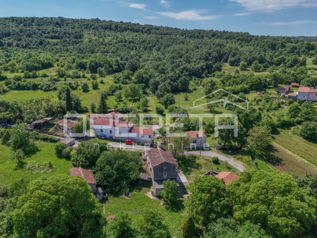 Idilično imanje od 3 starine, kombinacija građevinskog/poljoprivrednog zemljišta