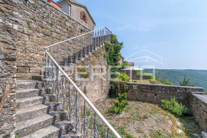 Istra, Buje okolica - kamena autohtona kuća