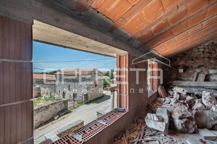 Istra, Baderna- Kuća u nizu s pogledom na more- roh bau
