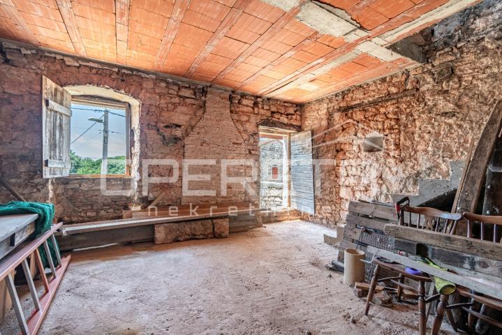 Istra, Baderna- Kuća u nizu s pogledom na more- roh bau