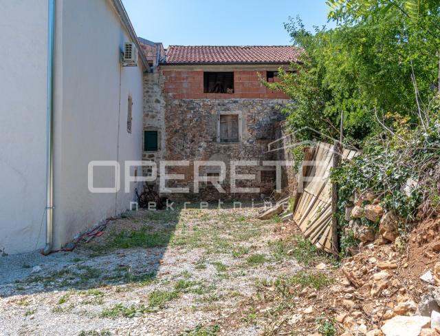 Istra, Baderna- Kuća u nizu s pogledom na more- roh bau